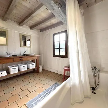 Le Bourrut Hébergement de vacances Luglon