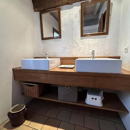 Le Bourrut Hébergement de vacances *