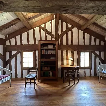 Le Bourrut Hébergement de vacances *